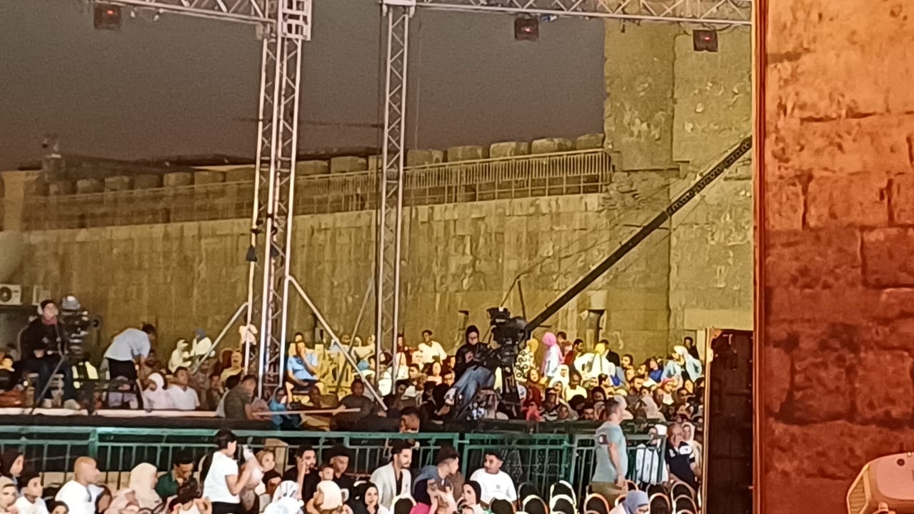 توافد الجمهور على حفل أحمد جمال في ختام مهرجان القلعة (1)