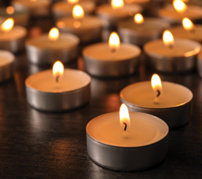 شموع صغيرة 