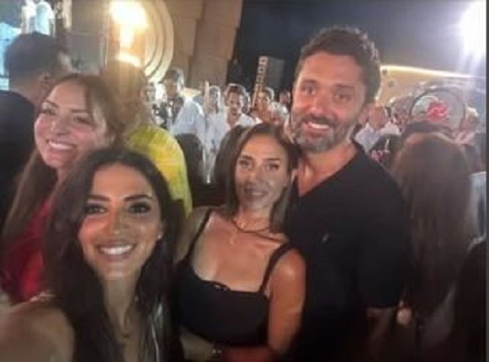 النجم كريم محمود عبد العزيز وزوجته