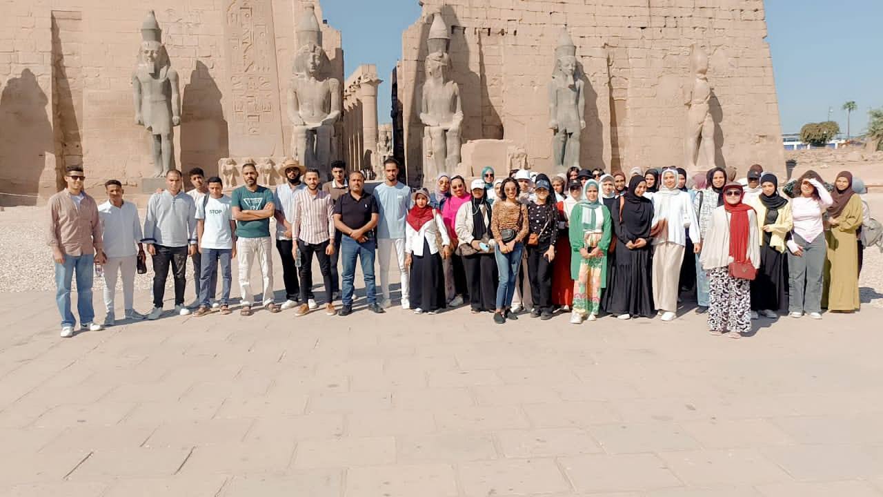 جولة لطلبة الكليات الأثرية داخل معبد الأقصر