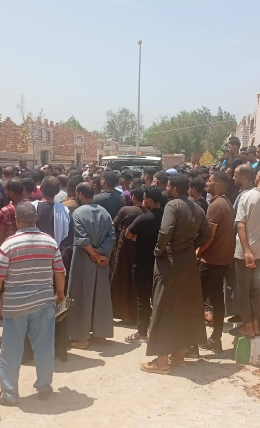 الأهالى بالجنازة الأهالى بالجنازة