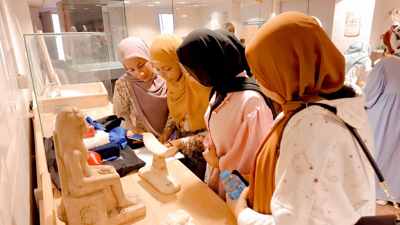 تدريب عملي على تسجيل القطع باستخدام قطع غير أثرية