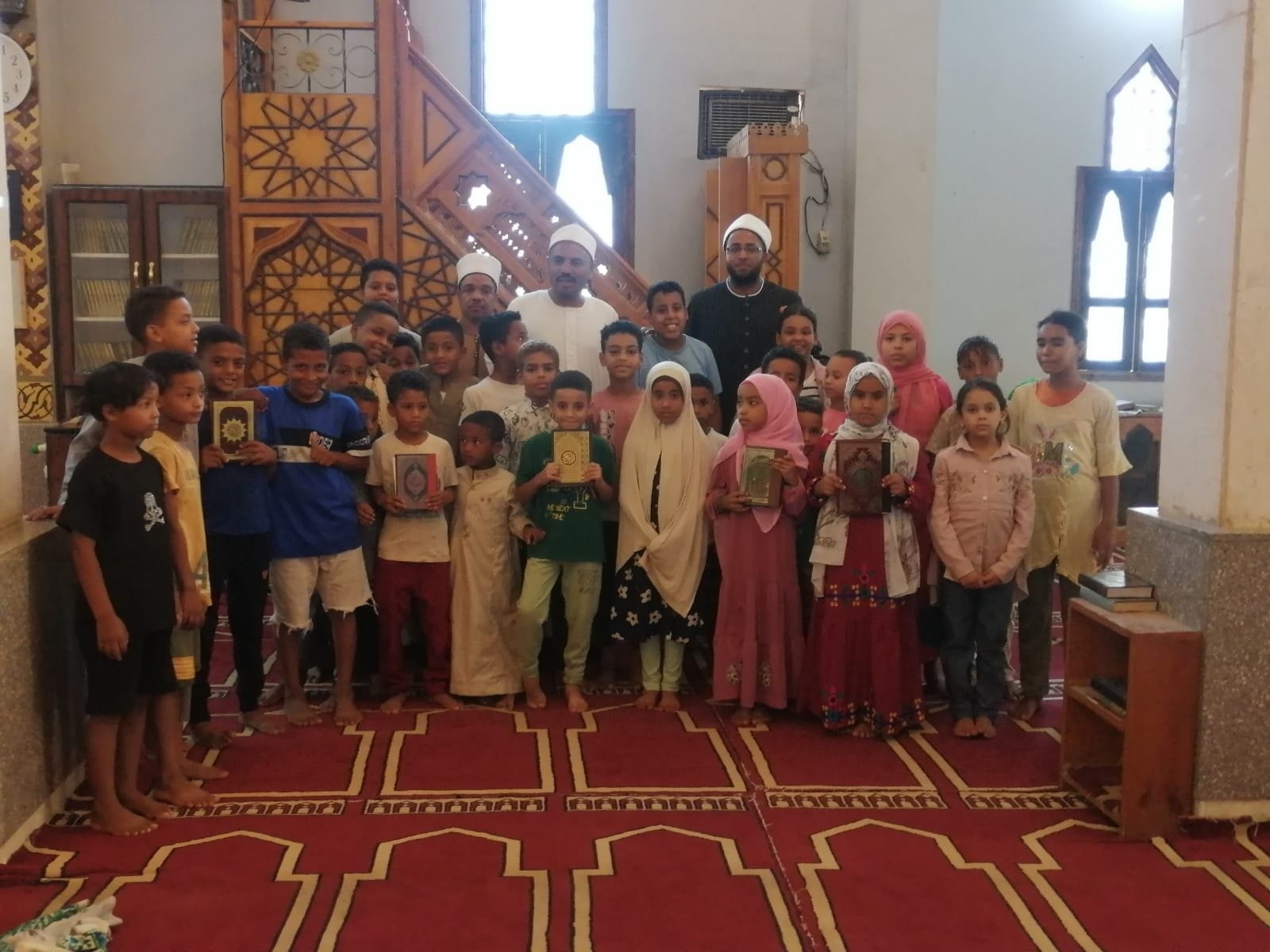 فعاليات لقاء الطفل بمسجد الشيخ حسن الدح بالبياضية فعاليات لقاء الطفل بمسجد الشيخ حسن الدح بالبياضية