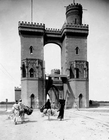 عبور-المواطنين-من-على-الكوبري