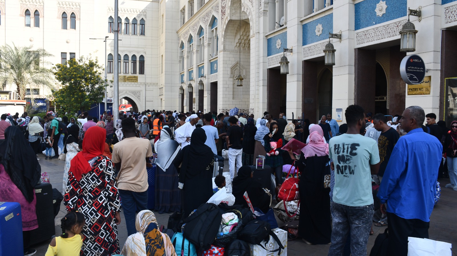 تشغيل القطار السابع لعودة السودانيين لوطنهم (4)