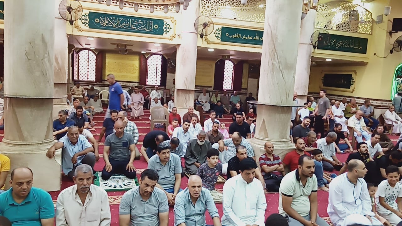 فاعليات مكثفة بالمساجد الكبرى لقراءة القرأن الكريم و حلقات الذكر والدعاء النبوى