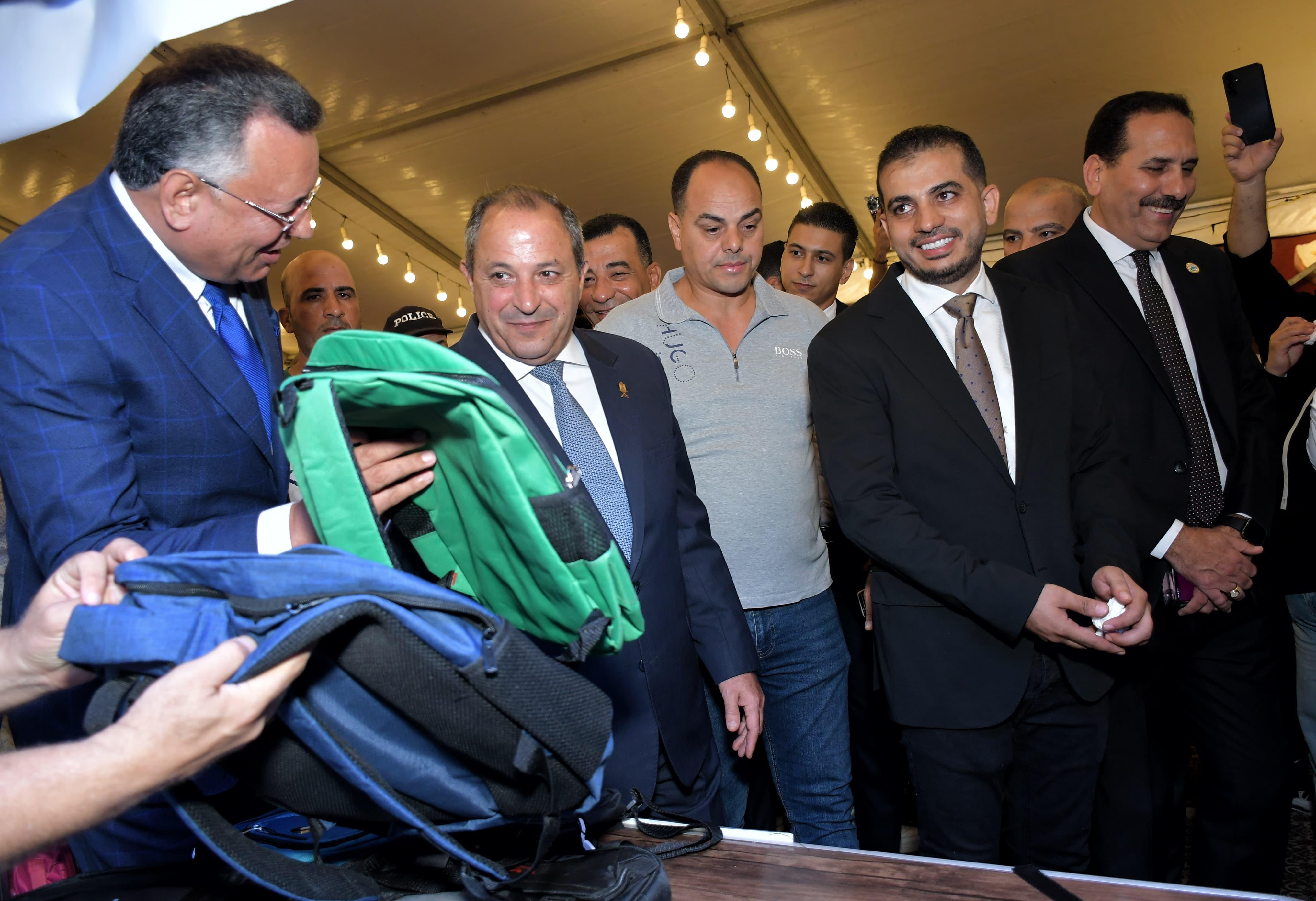 شنط المدارس في المعرض