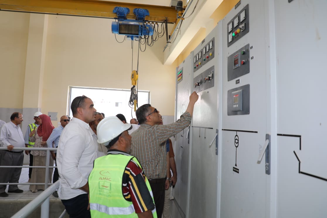 المحافظ بتفقد محطة رفع الصرف الصحي الفرعية بقرية البرمبل المحافظ بتفقد محطة رفع الصرف الصحي الفرعية بقرية البرمبل