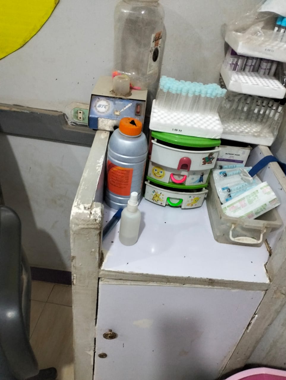 ضبط معمل تحاليل مخالف للاشتراطات (1)