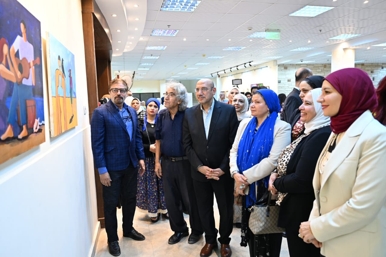 افتتاح ملقى الفنون التشكيليه