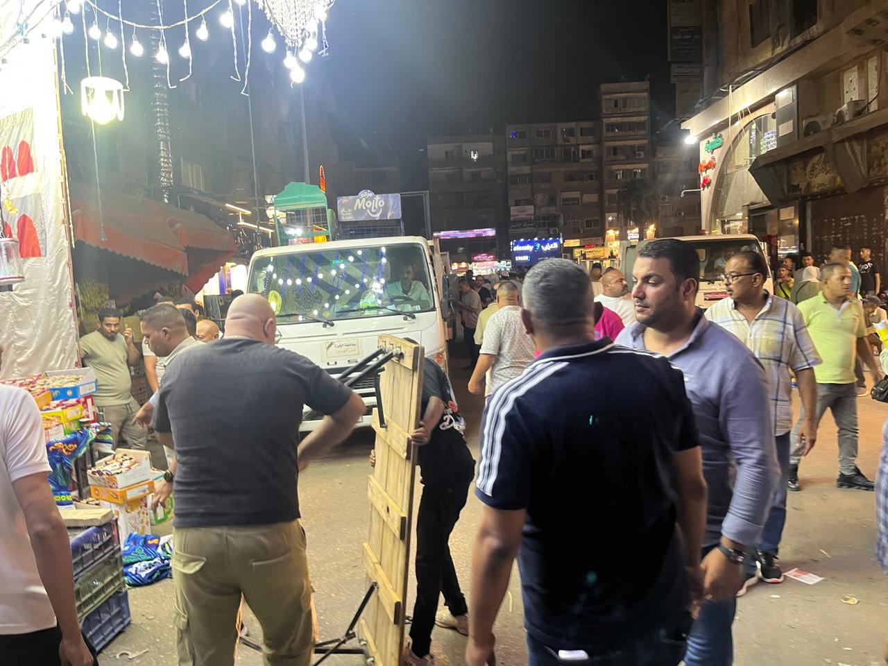 حي الهرم يشن حملات مكبرة لرفع إشغالات المحال وتعديات الباعة على الطريق (6)