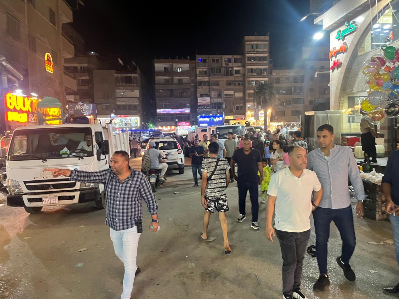 حي الهرم يشن حملات مكبرة لرفع إشغالات المحال وتعديات الباعة على الطريق (4)