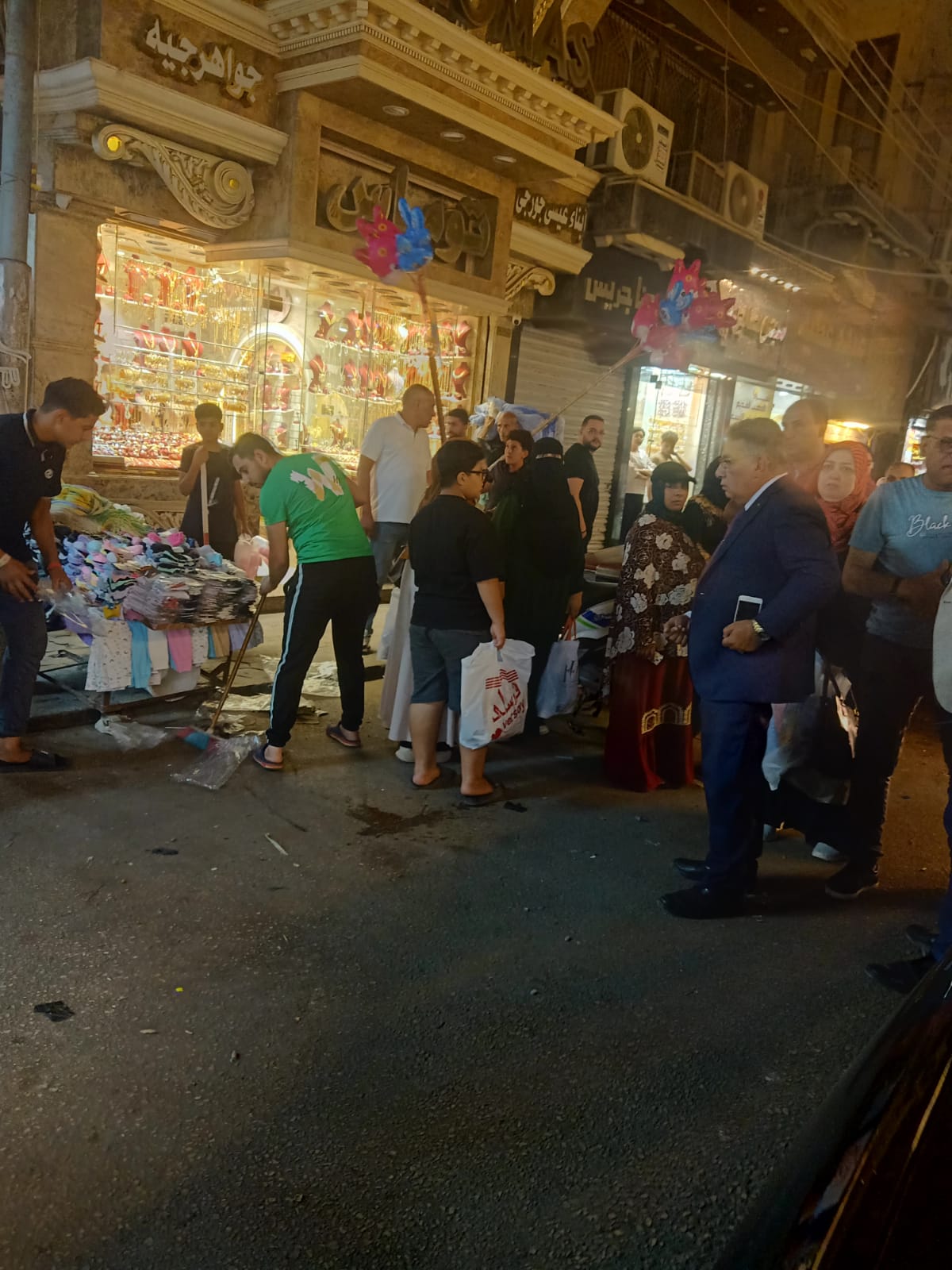 جولة مفاجئة لمحافظ الدقهلية لرفع الإشغالات بشارع الجلاء واتخاذ الإجراءات القانونية تجاه المخالفين (3)