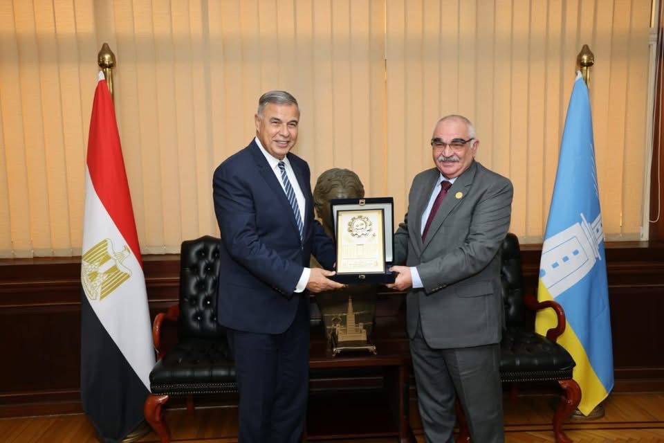 رئيس هيئة قضايا الدولة يبحث تعزيز التعاون مع محافظ الإسكندرية (3)