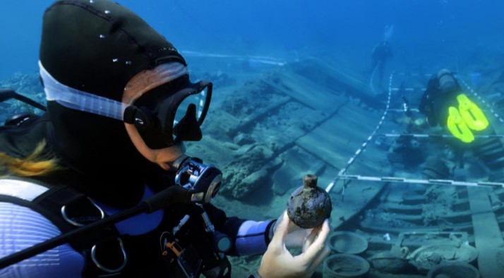 قنبلة يدوية فى حطام سفينة عثمانية