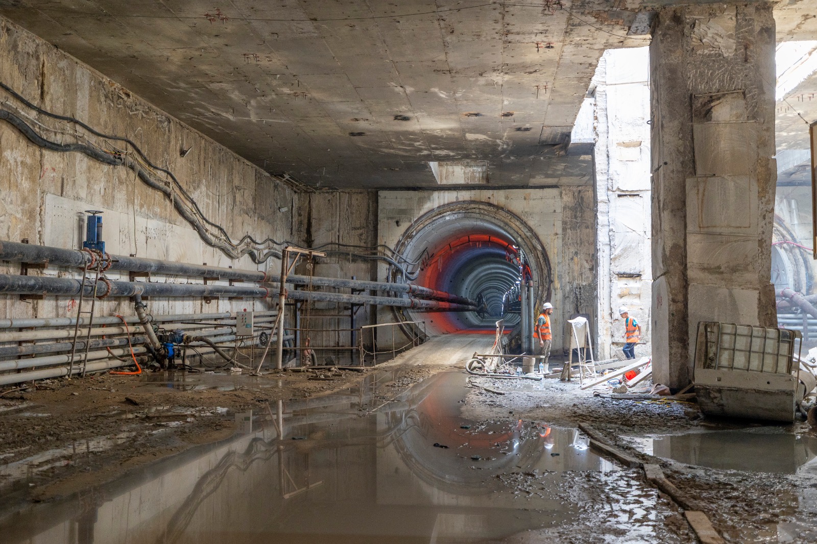 النفق بمدخل المحطة النفق بمدخل المحطة