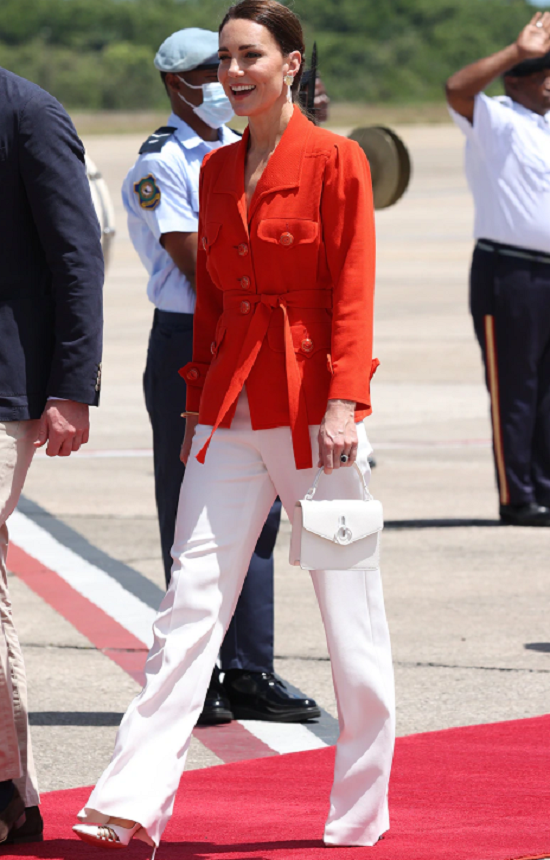 بنطلون مستقيم الساقين