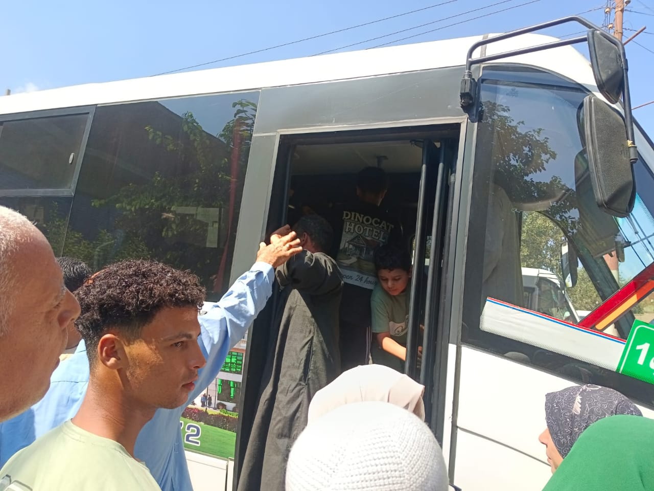 خلال ركوب الباصات