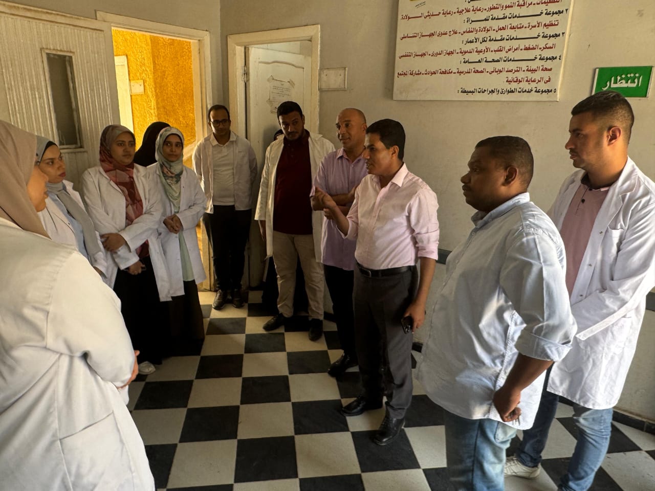متابعة أعمال القافلة الطبية بمركز شباب النجوع بمدينة إسنا