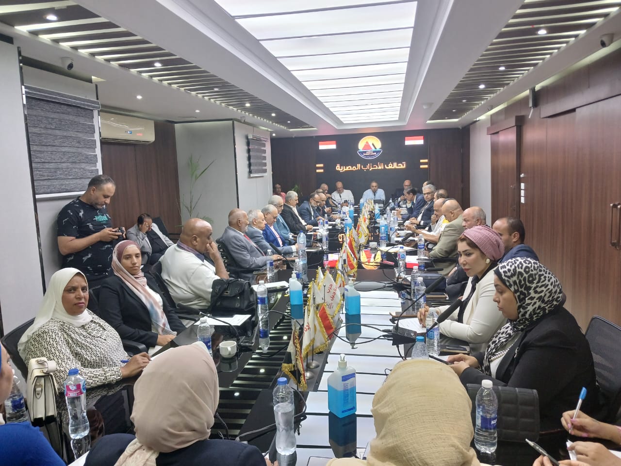 جانب من الاجتماع (2)