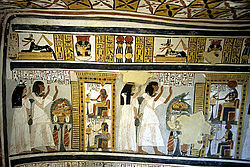 من داخل مقابر النبلاء من داخل مقابر النبلاء