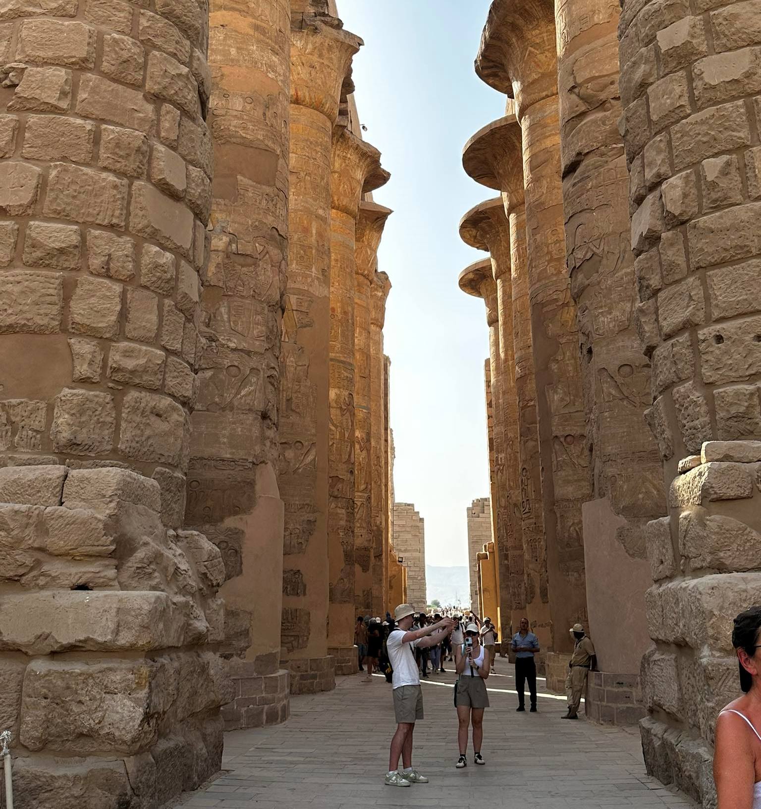 زيارات السائحين فى معابد الكرنك زيارات السائحين فى معابد الكرنك