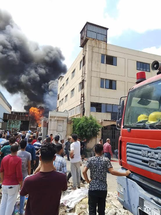 موقع حريق هائل يلتهم مصنع كونتر بدمياط