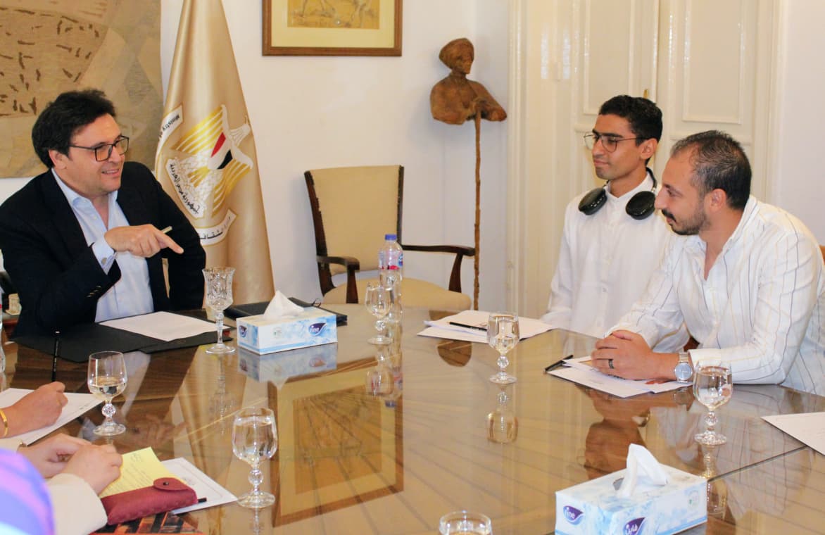 جانب من اللقاء جانب من اللقاء