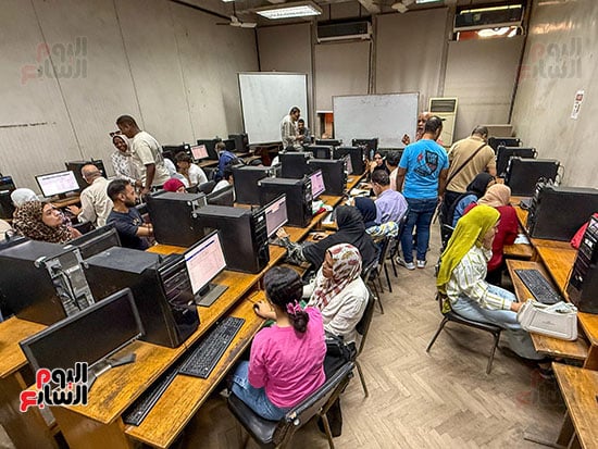 إقبال طلاب الثانوية العامة على معامل تنسيق جامعة القاهرة (6)
