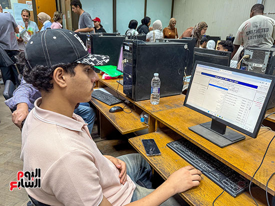 إقبال طلاب الثانوية العامة على معامل تنسيق جامعة القاهرة (13)