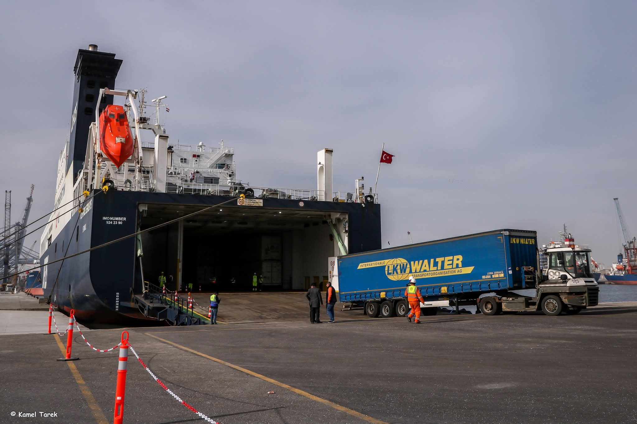 جانب من الميناء