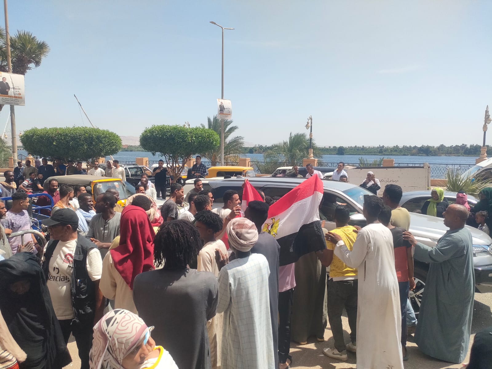 مسيرات بأعلام مصر على كورنيش النيل في إسنا للتصويت بإنتخابات الشيوخ مسيرات بأعلام مصر على كورنيش النيل في إسنا للتصويت بإنتخابات الشيوخ