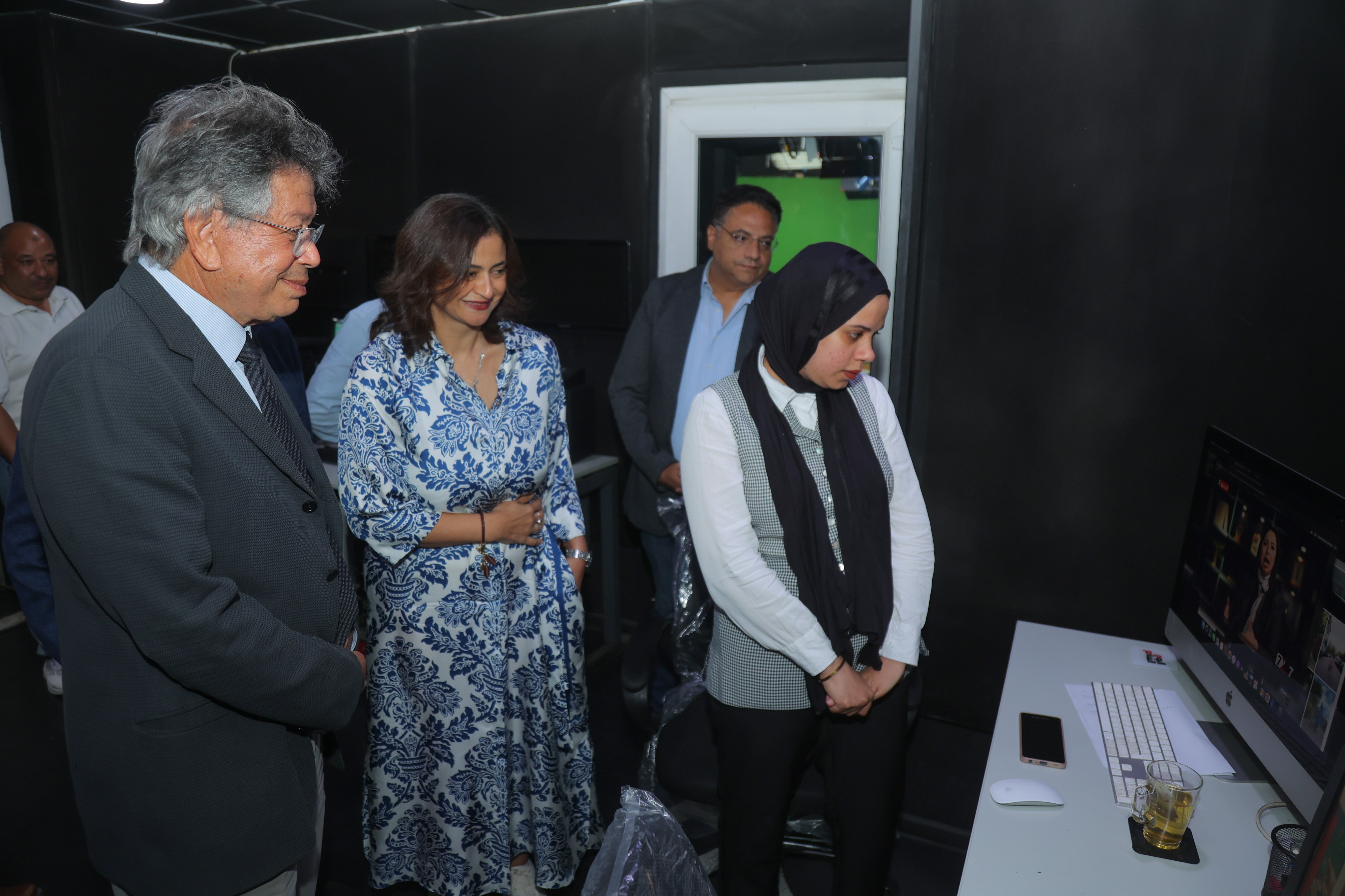 طارق نور رئيس مجلس إدارة الشركة المتحدة يتفقد استوديو اليوم السابع