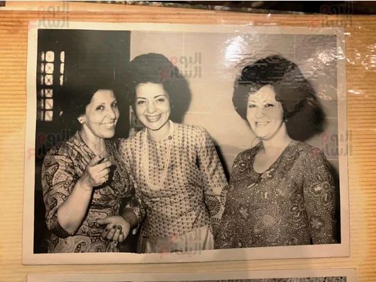 زوجة الباقورى وبناته ليلى وعزة