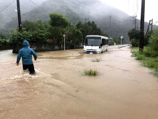 أمطار غزيرة تتسبب في فيضانات وانهيارات أرضية ووفاة 8 أشخاص في فيتنام وتايلاند (2)