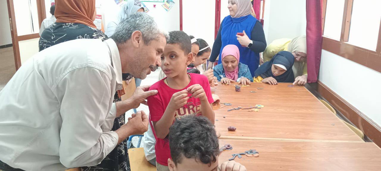 تعليم الاطفال من ذوي الهمم التشكيل بالطين تعليم الاطفال من ذوي الهمم التشكيل بالطين