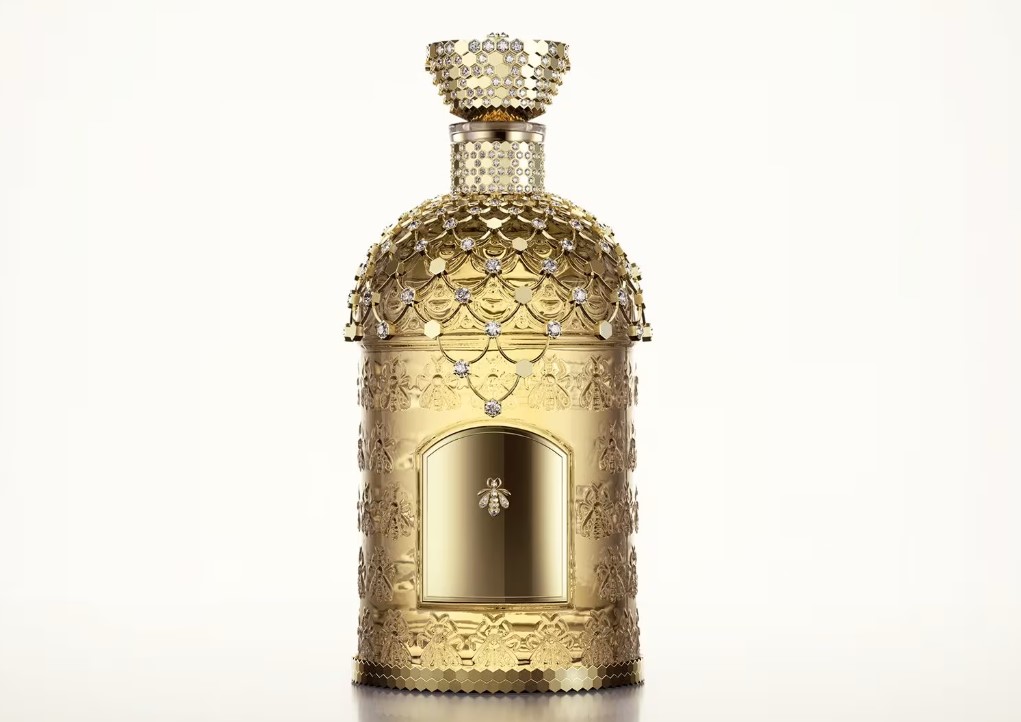 قارورة عطر مزينة بالماس