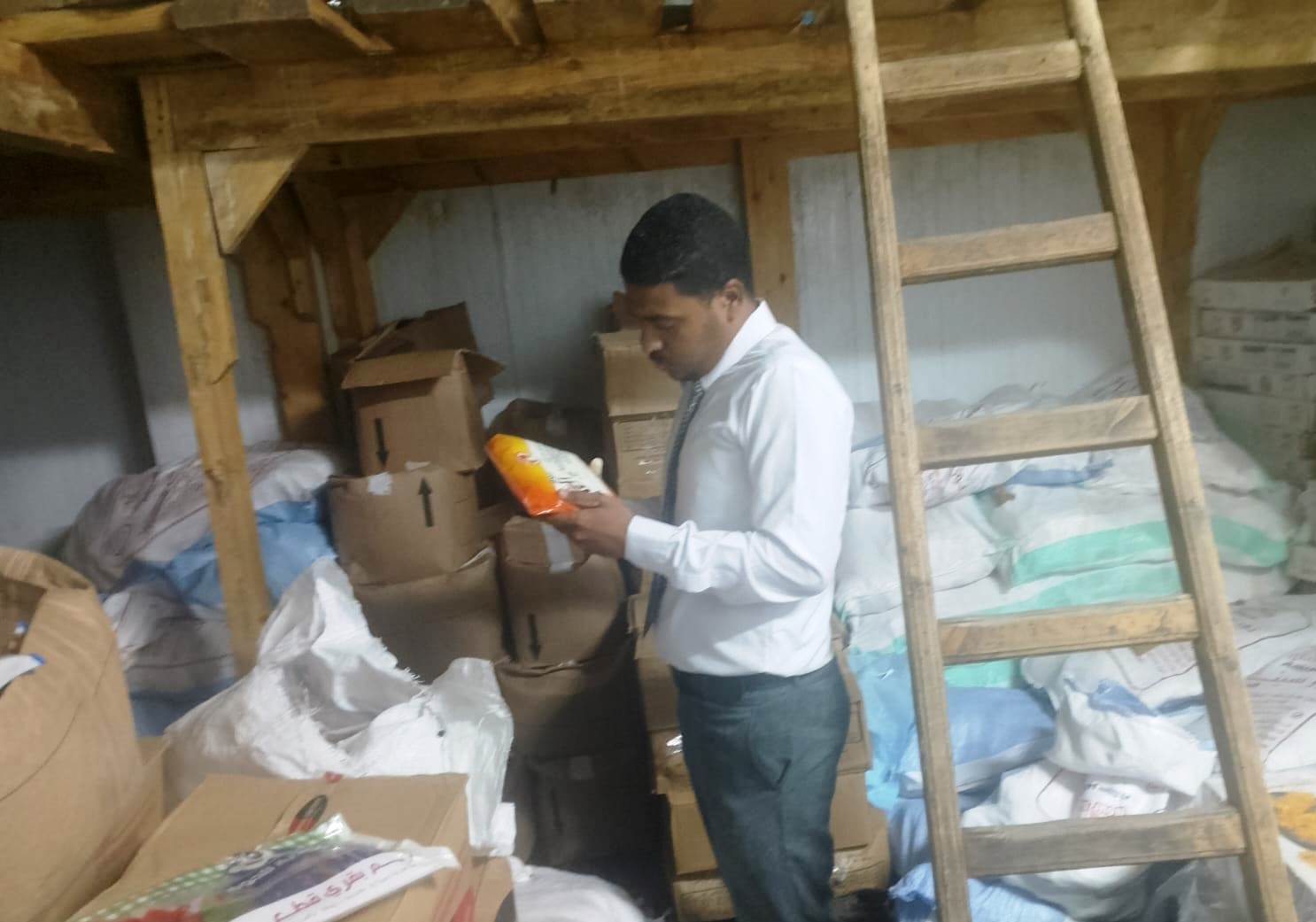 فحص المواد الغذائية فحص المواد الغذائية