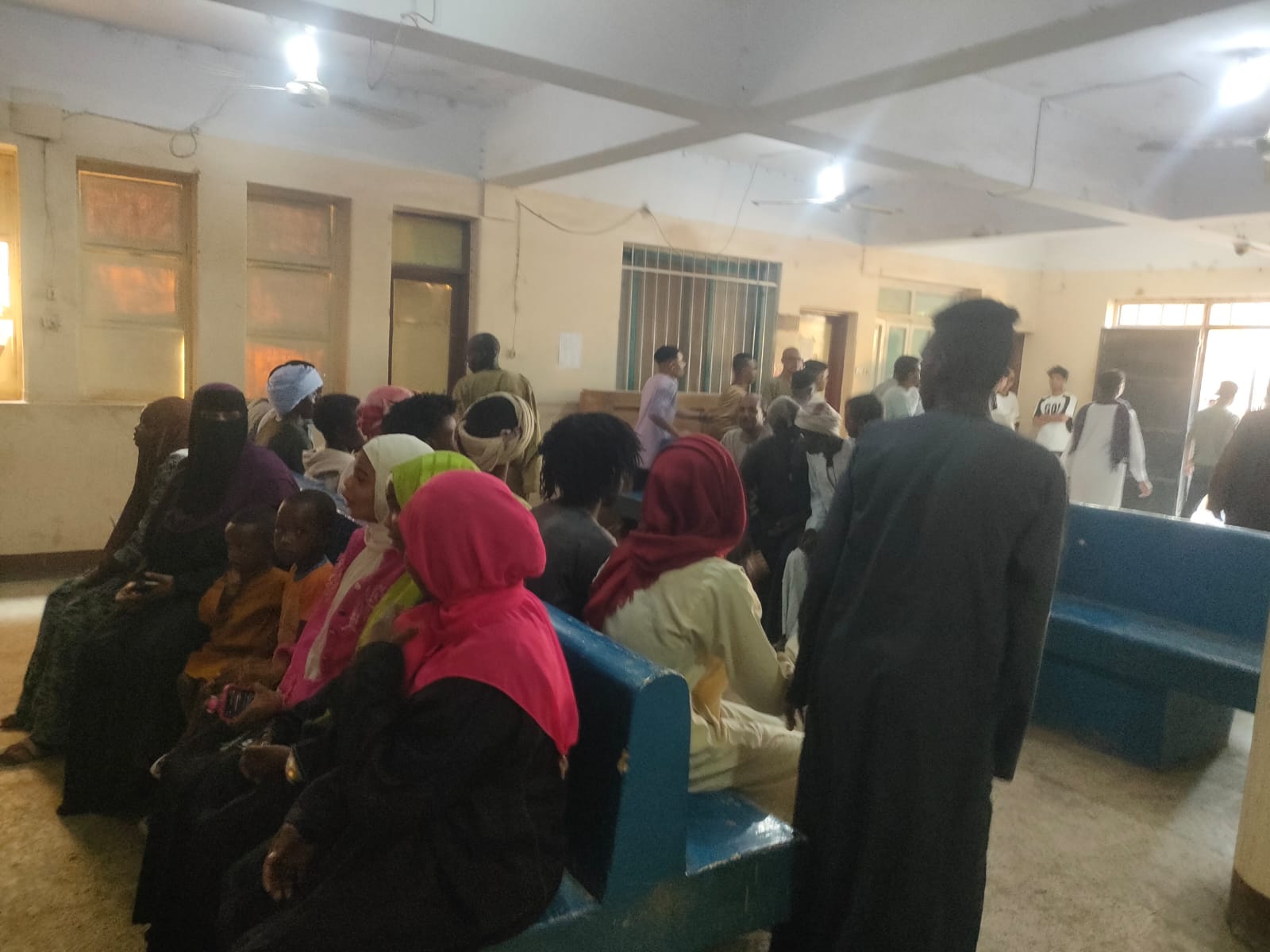 جانب من التوافد النسائي صباحاً فى لجان إسنا جانب من التوافد النسائي صباحاً فى لجان إسنا