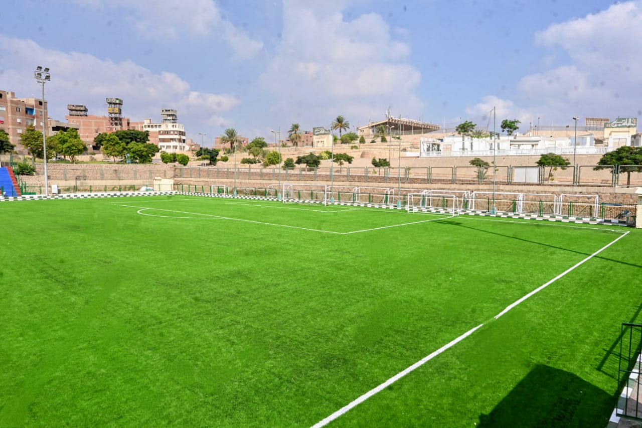 أرضية ملاعب المقاولون