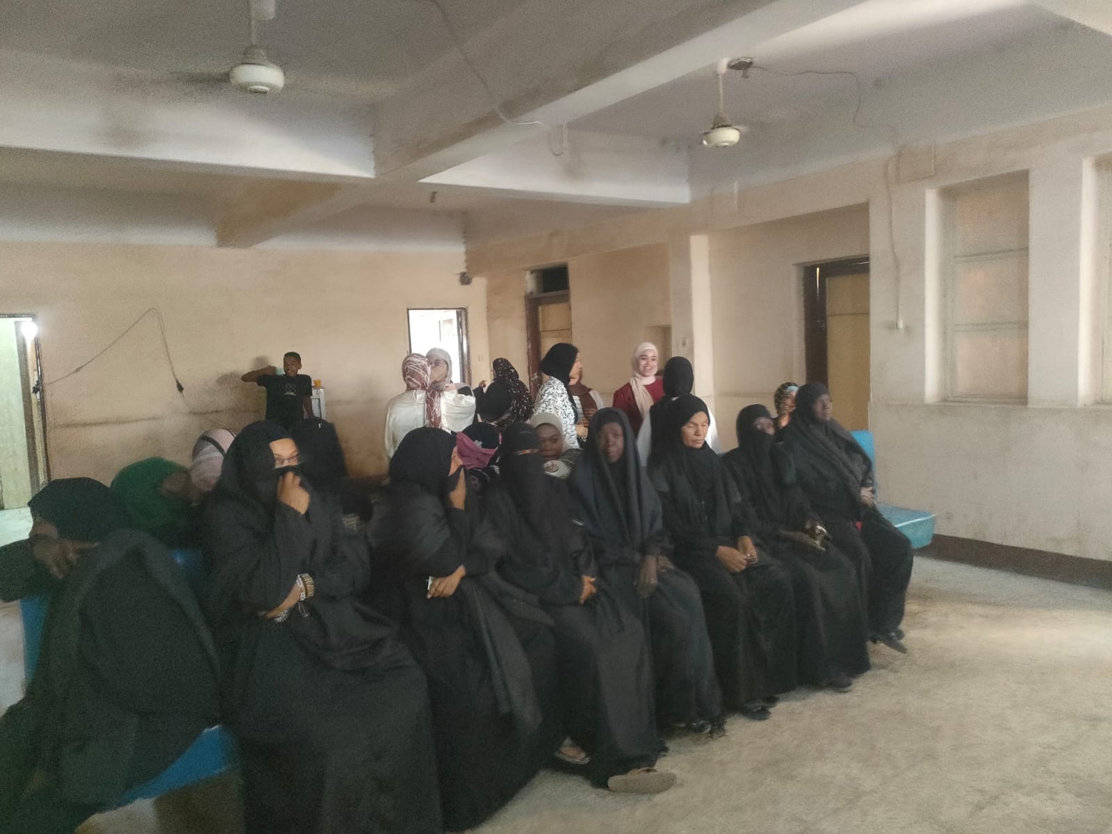 لجان الانتخابات بالأقصر تفتح أبوابها بتوفد نسائي أمامها في ثانى أيام جولة الإعادة لجان الانتخابات بالأقصر تفتح أبوابها بتوفد نسائي أمامها في ثانى أيام جولة الإعادة
