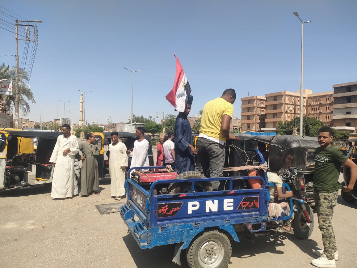 جانب من المسيرات بعلم مصر والتروسيكلات على كورنيش إسنا جانب من المسيرات بعلم مصر والتروسيكلات على كورنيش إسنا