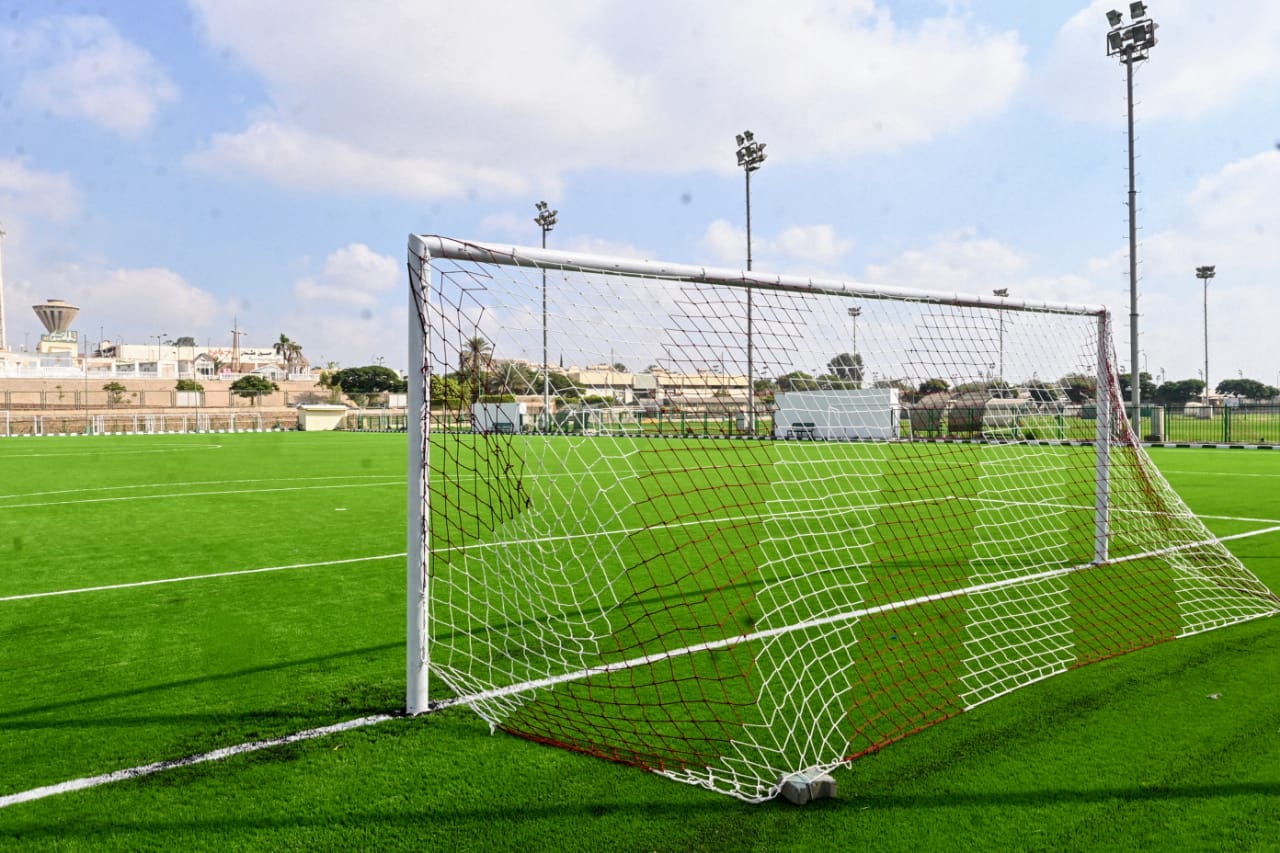 تطوير ملاعب المقاولون