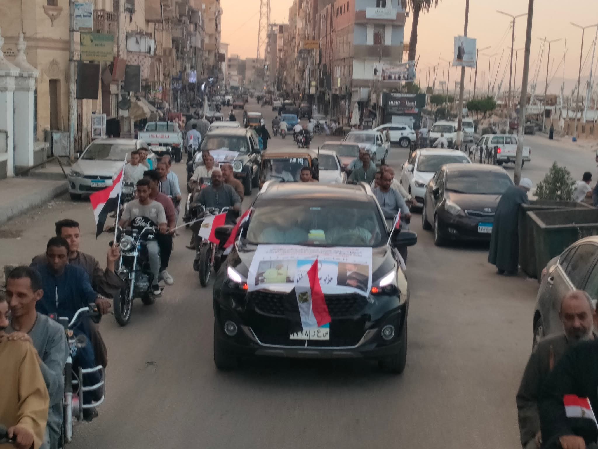 جانب من المسيرة جانب من المسيرة