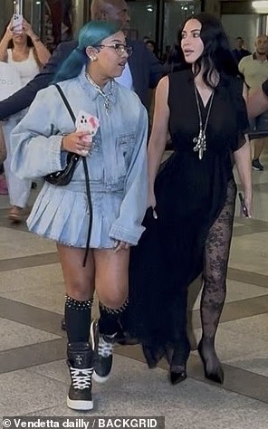 كيم كارداشيان تتسوق مع ابنتها