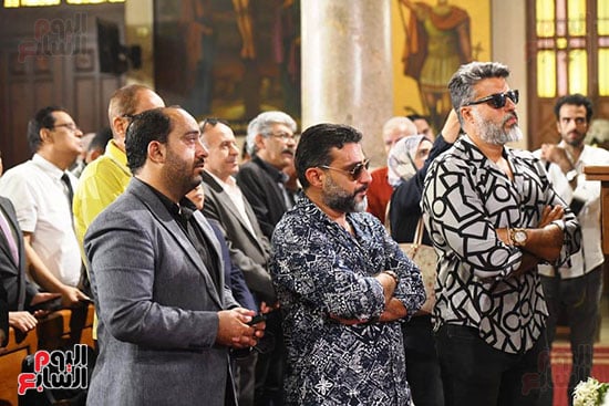 المشيعيين في جنازة الإعلامي عاطف كامل (1)