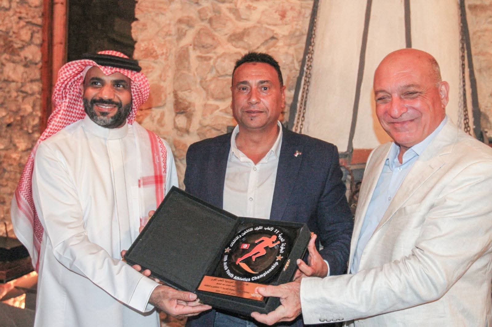 الاتحاد العربي لألعاب القوي يكرم محمد الافندي
