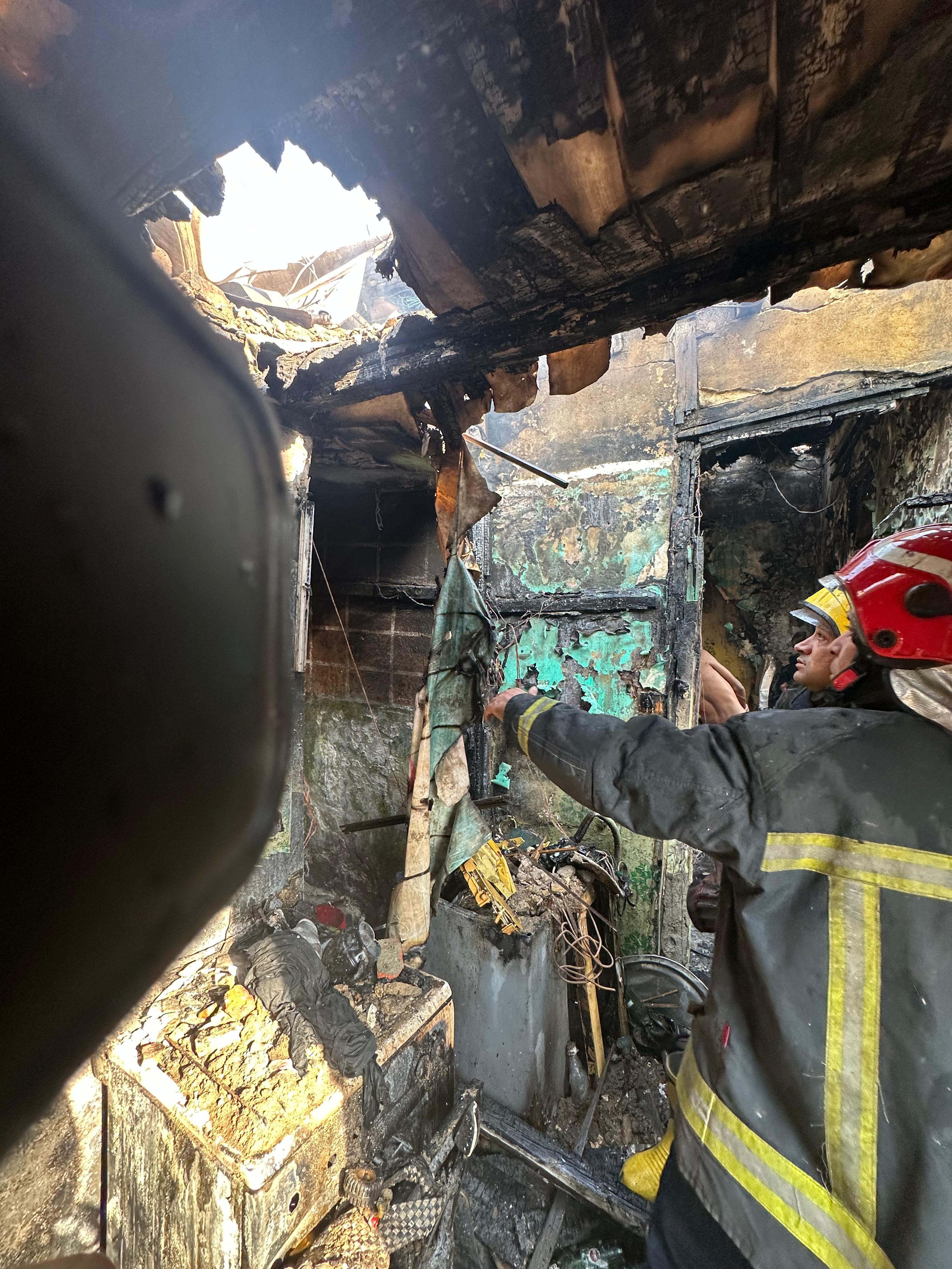 السيطرة على حريق داخل شقة سكنية فى بولاق أبو العلا (2)