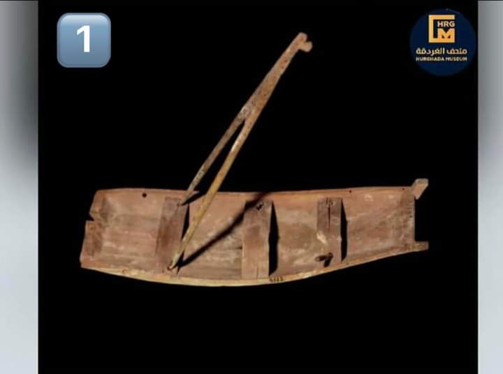 القطعة الأولى القارب الخشبي