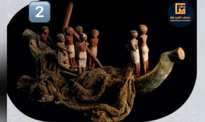 القطعة الثانية قارب خشبي وصيادين